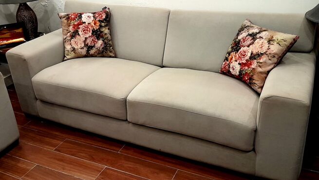 SOFA SET FROM DUBAI WITH COFFEE TABLE